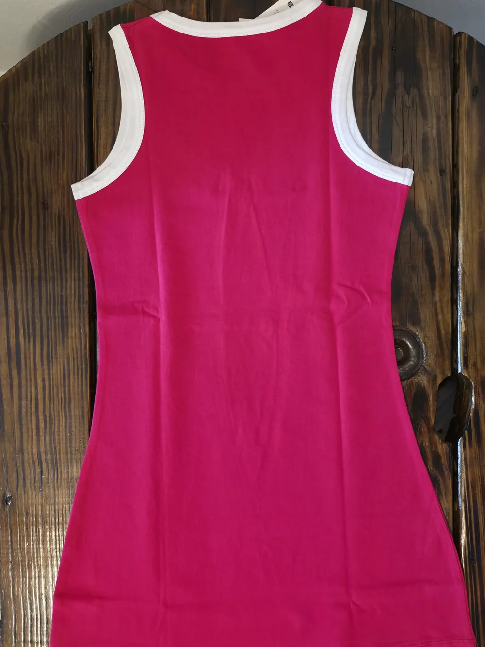 ALO Yoga vibrant pink
