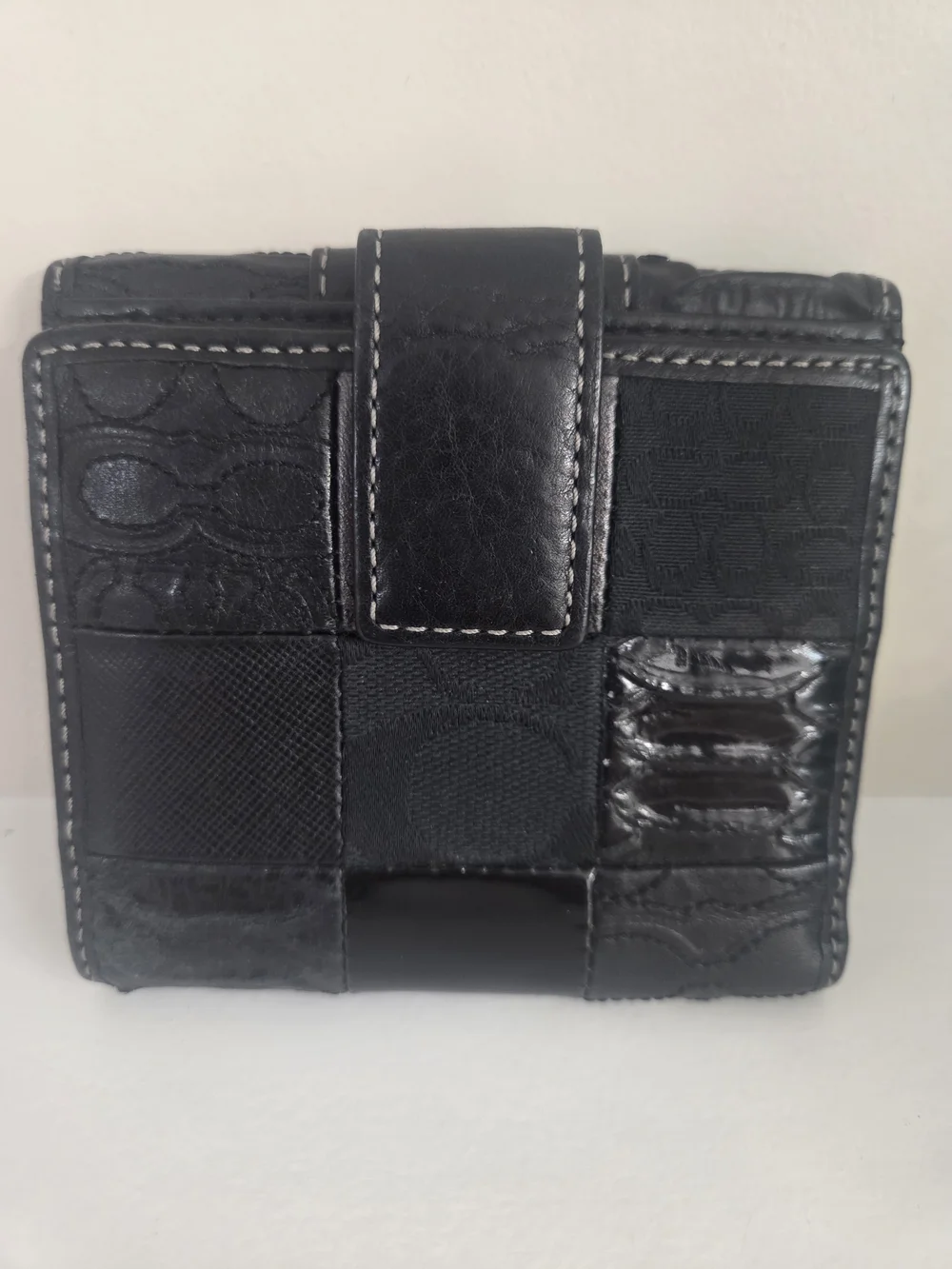 Coach pouch snap gold
