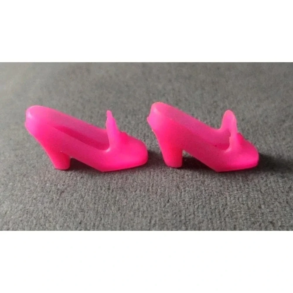 Vintage Barbie Doll Pilgrim Shoes Hot Pink Taiwan‎ Mattel Mod 1960/70's