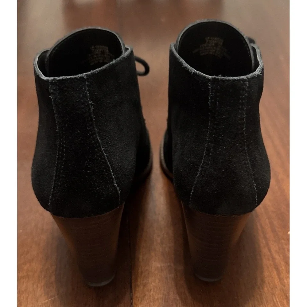Lucky Brand heel up lucky