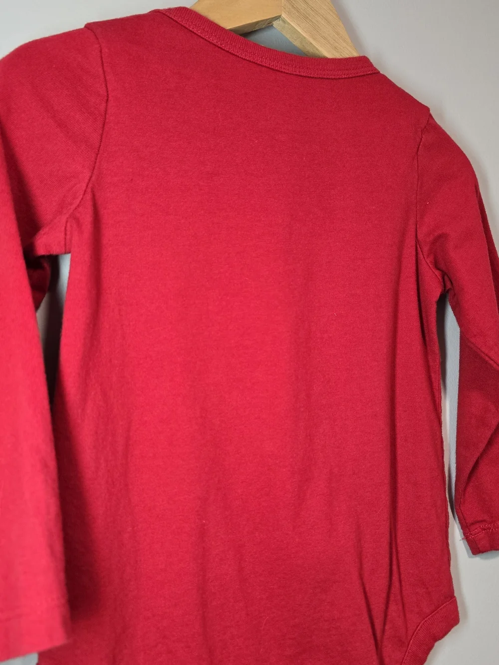 GAP bright red
