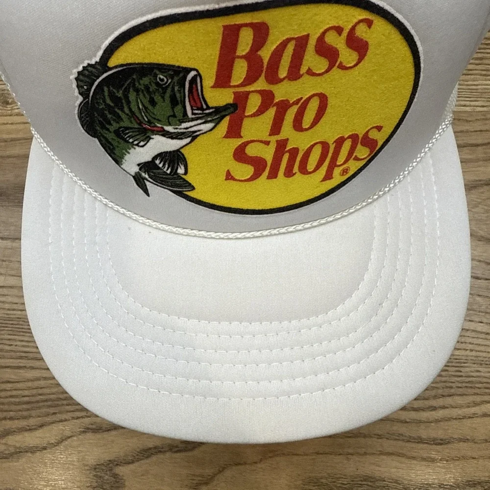 Bass Pro Shops clean new without