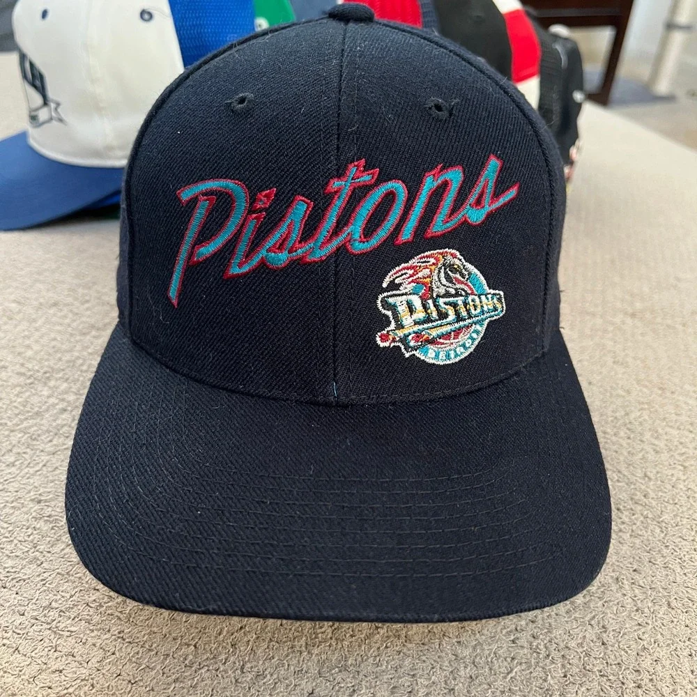 Vintage 1990s Detroit Pistons Sports Specialties‎ script Snapback Hat Black Teal