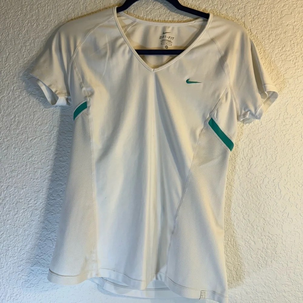 Nike crisp white