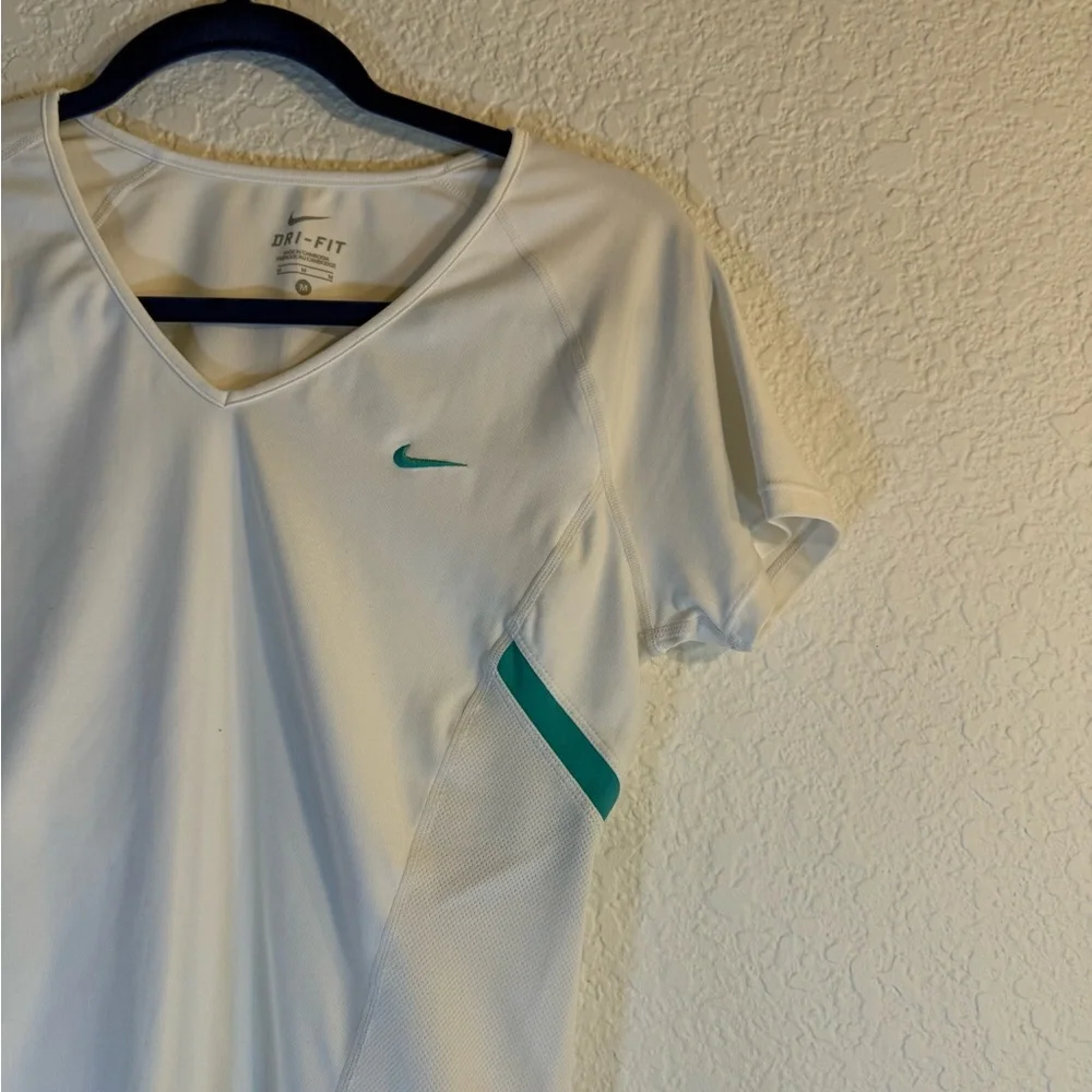 Nike crisp white