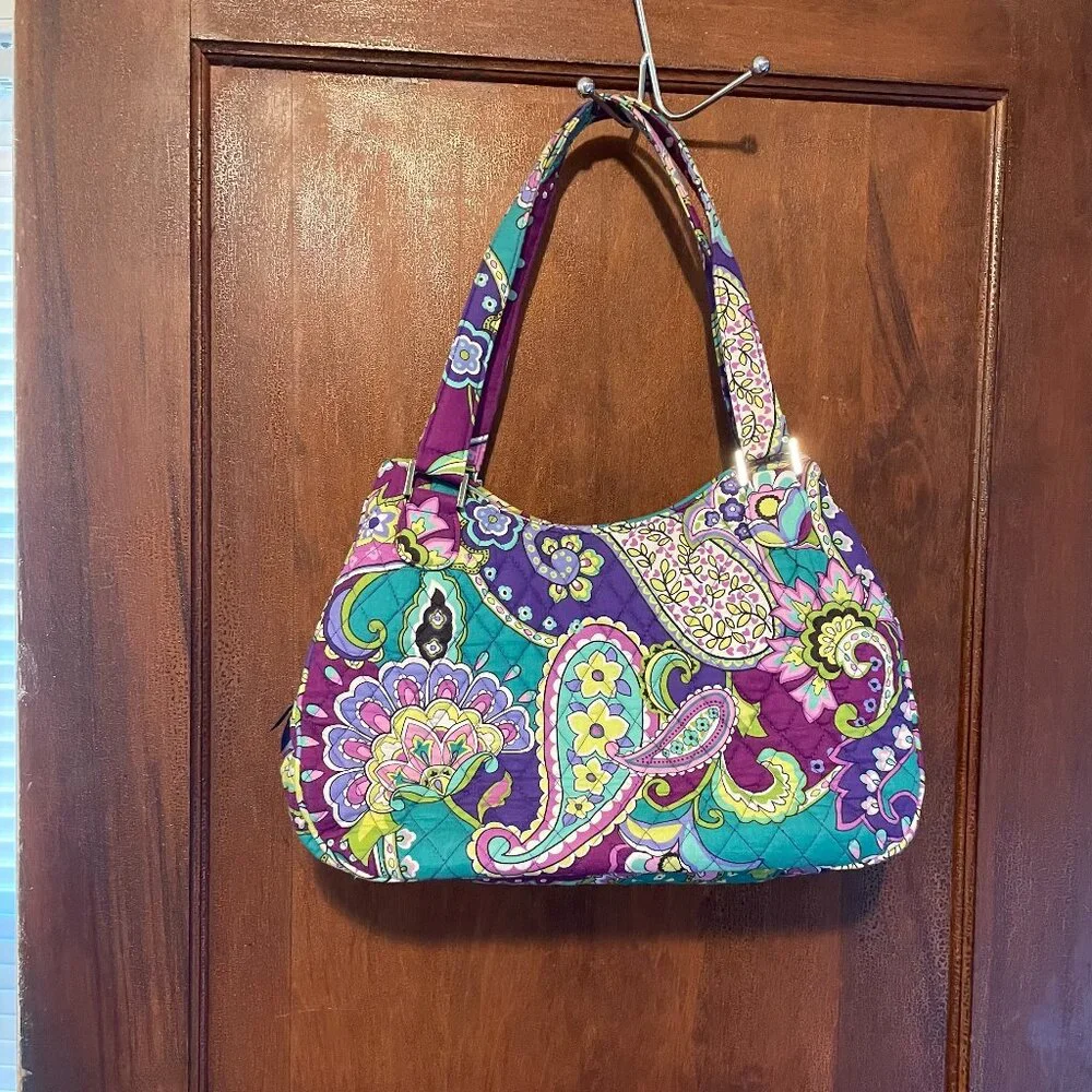 Vera Bradley main compartments