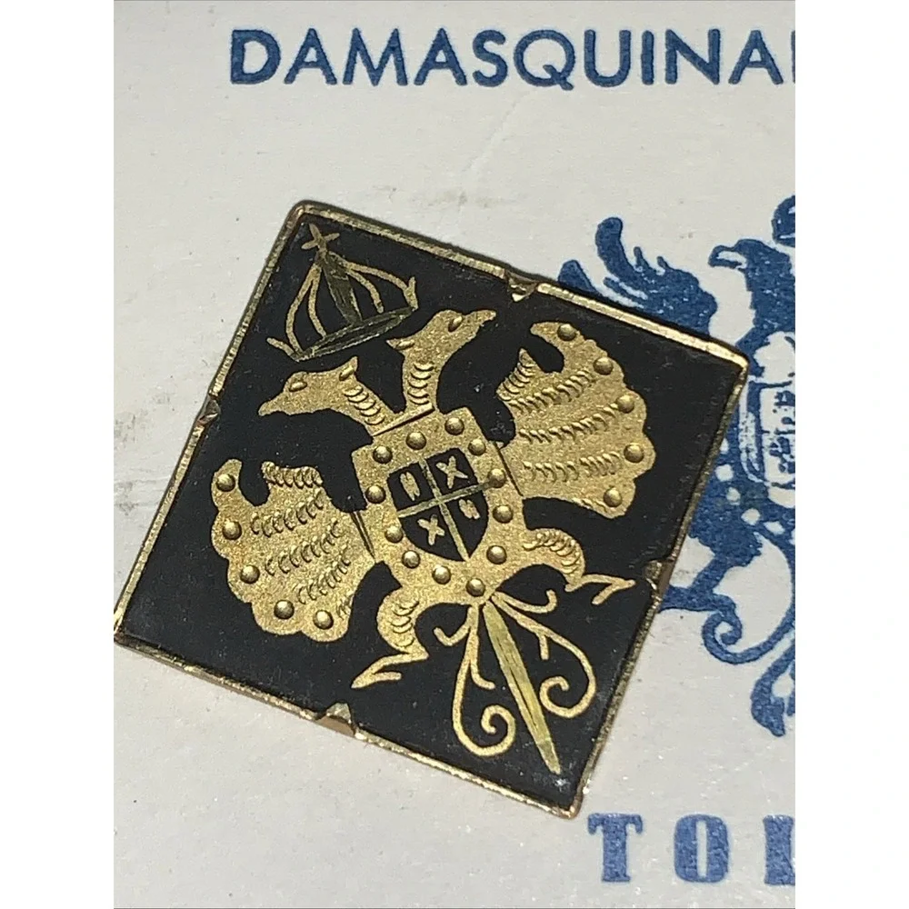 Isabel Toledo style crest yellow