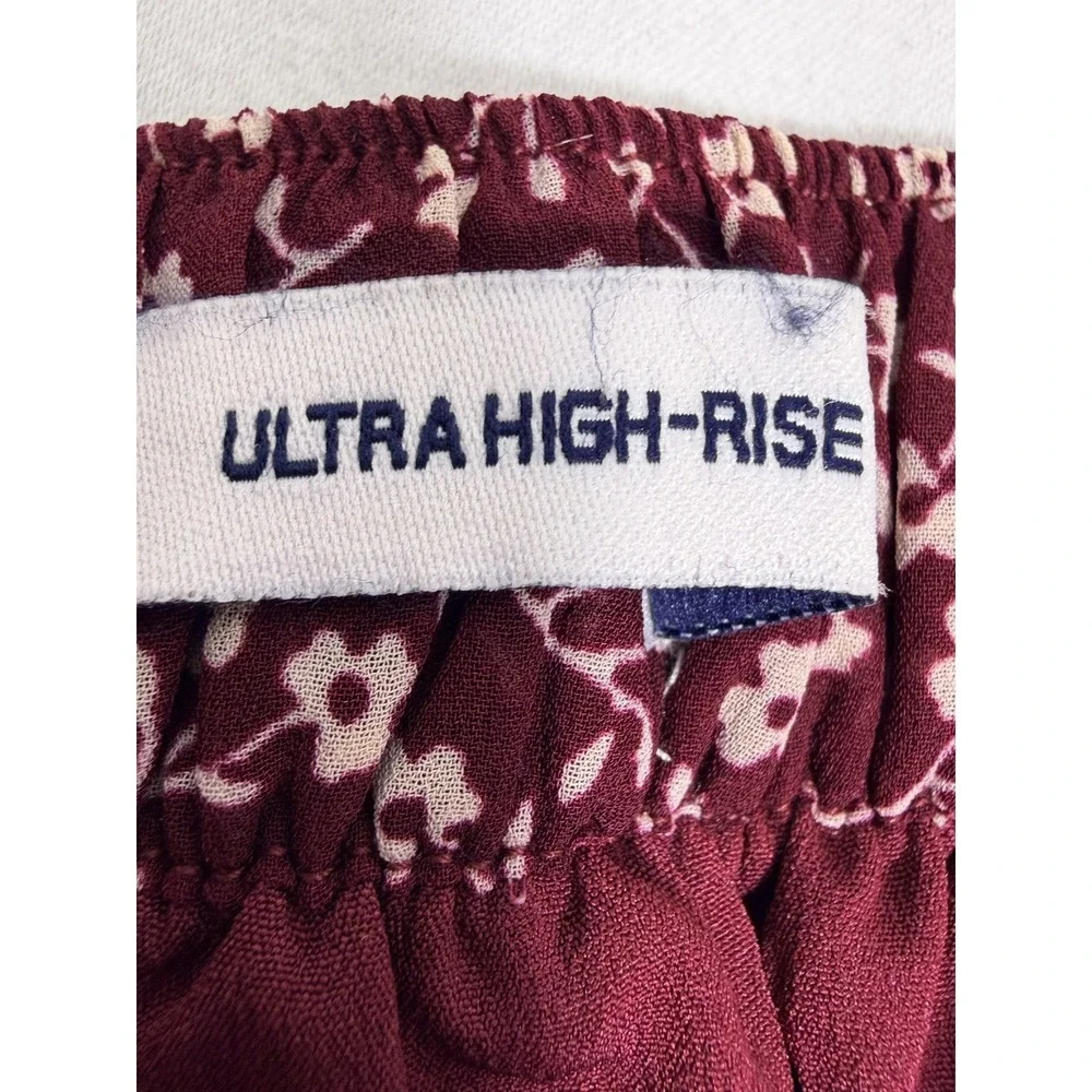 Hollister brand style