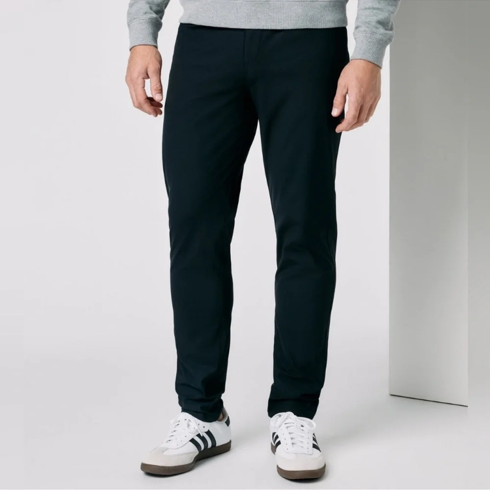 NEW Vuori Meta Pant Men’s 34 Black Athletic Slim Pants V430