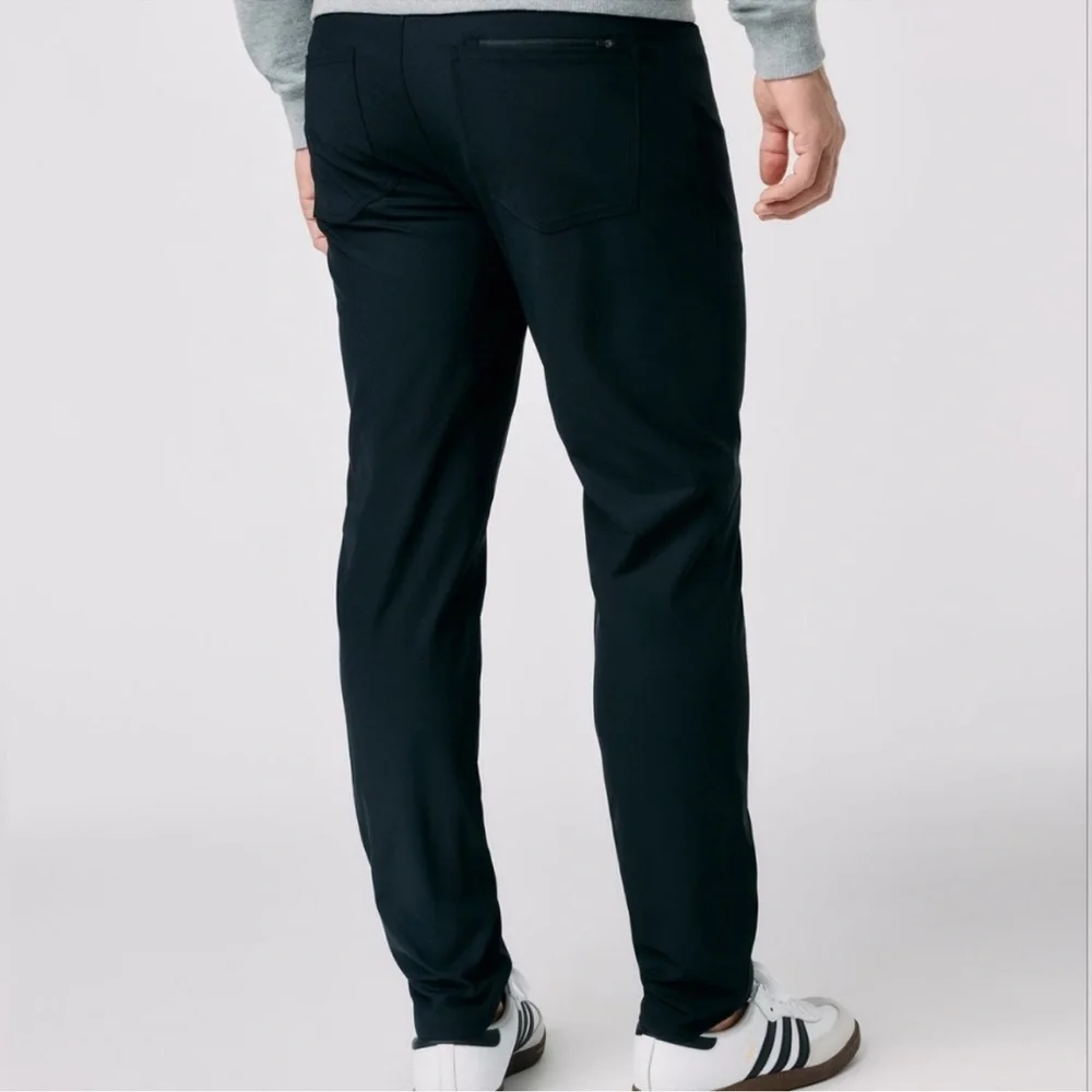 NEW Vuori Meta Pant Men’s 34 Black Athletic Slim Pants V430