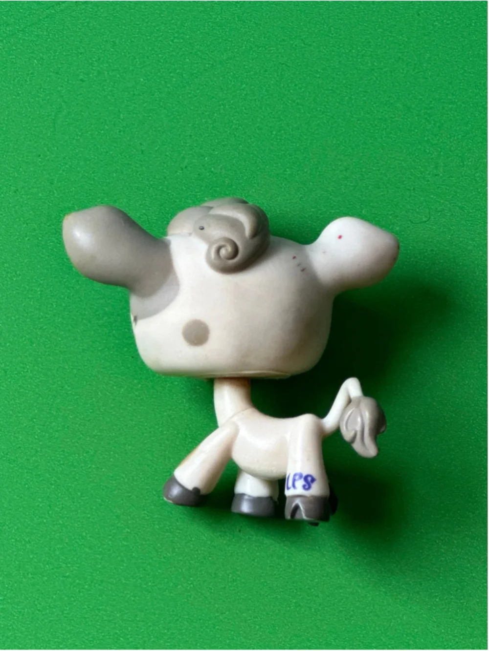 Hasbro Littlest Pet Shop (LPS) #1351 Cow, 2007.
