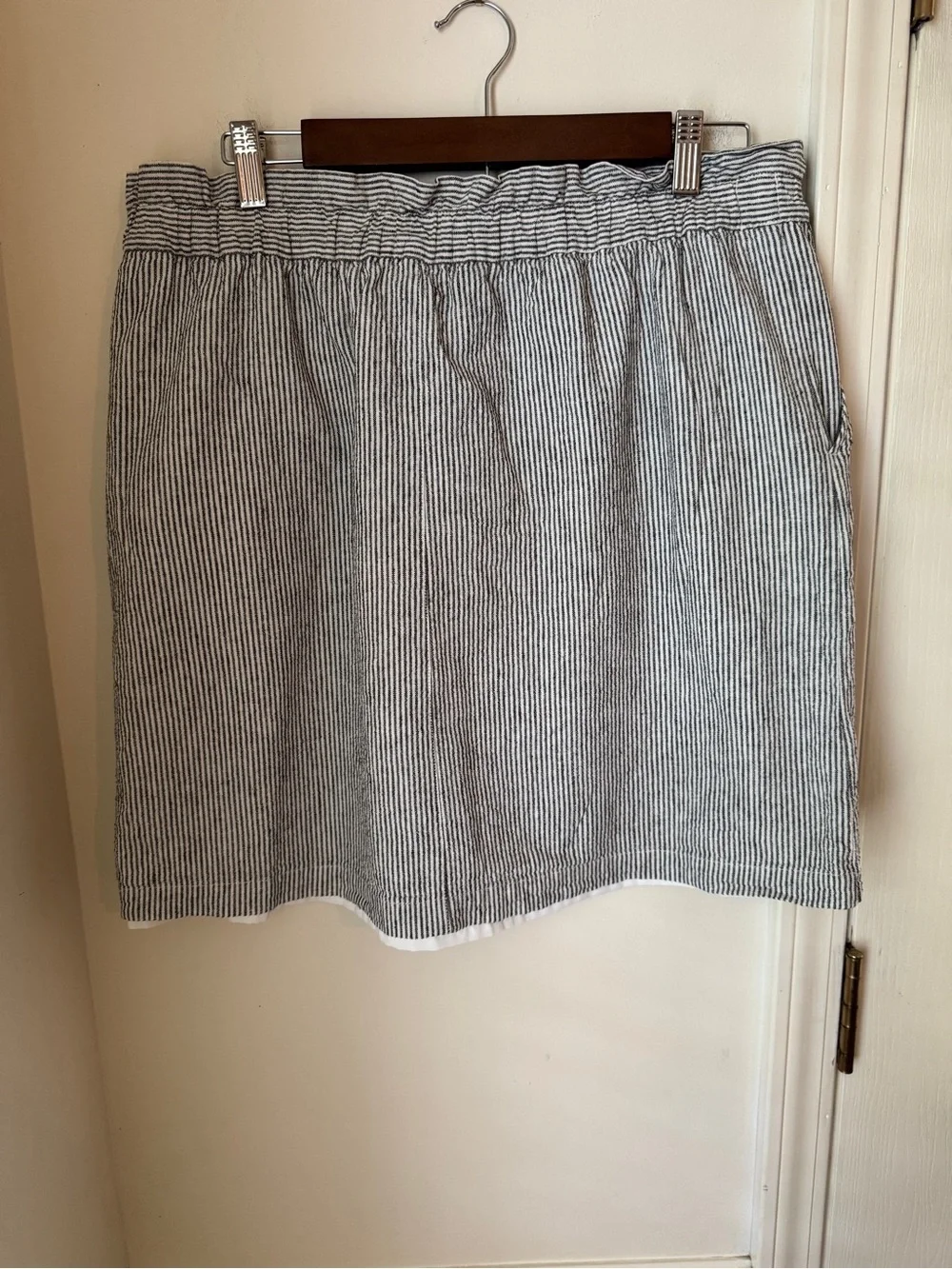 J. Crew Black &‎ White Pinstripe Paperbag Waist Mini Skirt Size 14