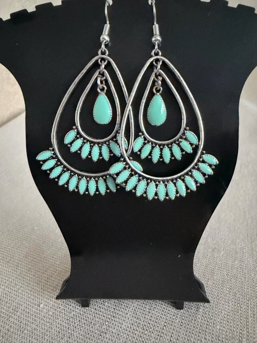 N/A these earrings