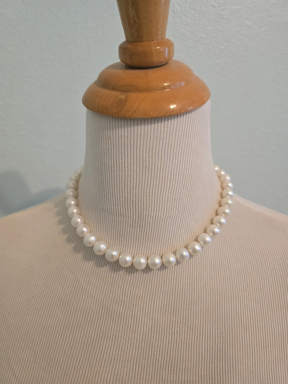 Genuine 9mm Freshwater Pearl Necklace with Textured Clasp