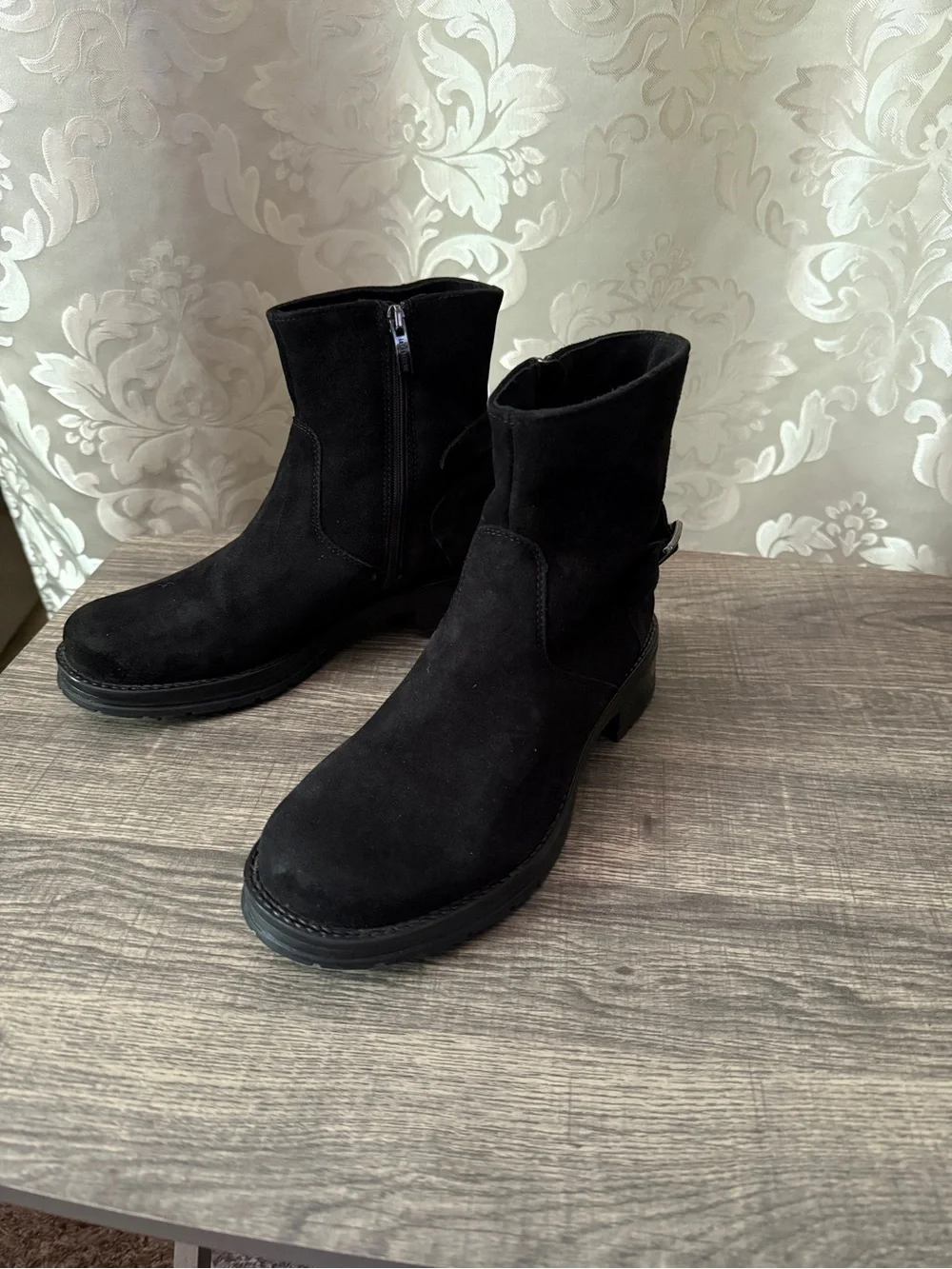 La CANADIENNE black suede