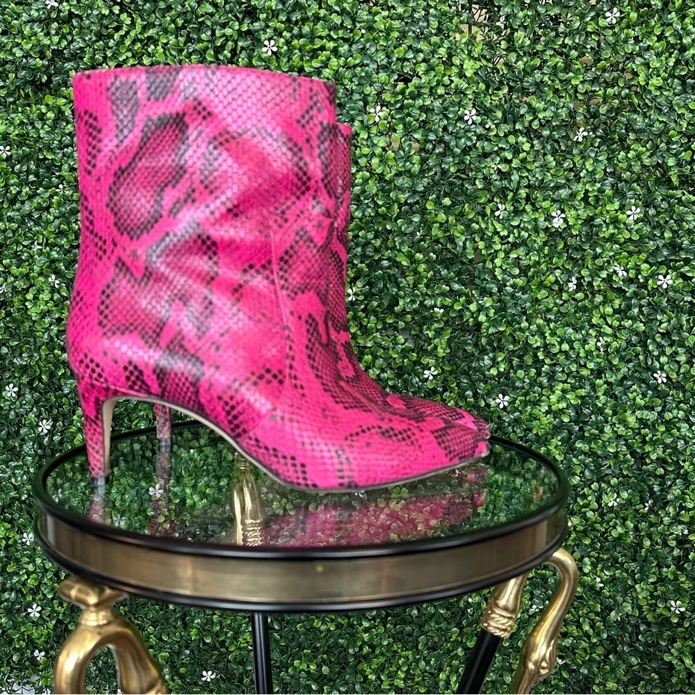 Paris Texas shown trendy