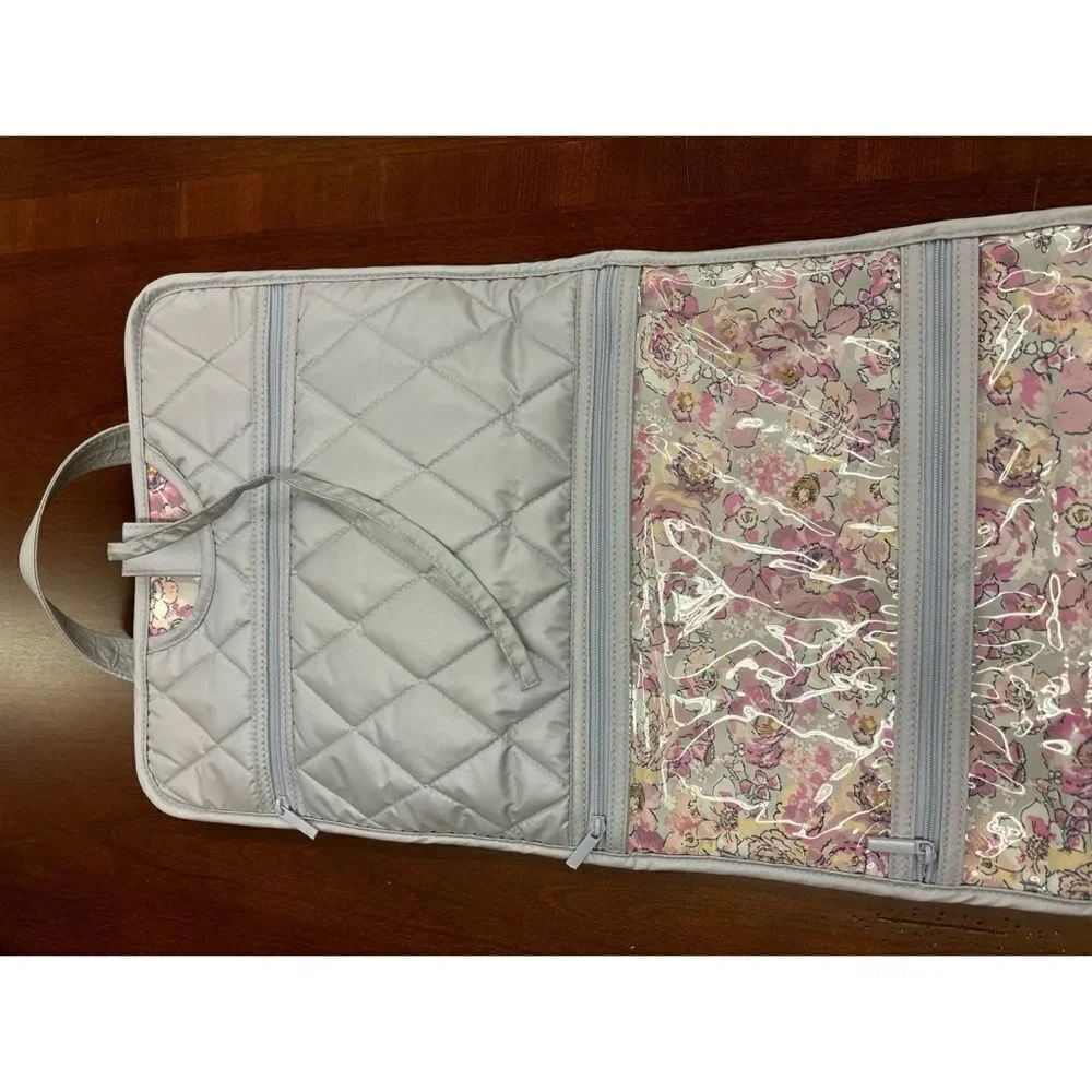Vera Bradley Hanging Tolletries Organiaer Travel Cosmelle Ban in Lavender Pearl