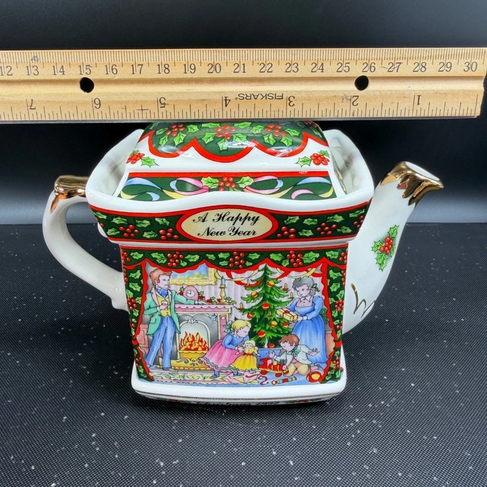 Sadler‎ Christmas Morning Teapot 1992 England Holiday Victorian Scene Gold Trim
