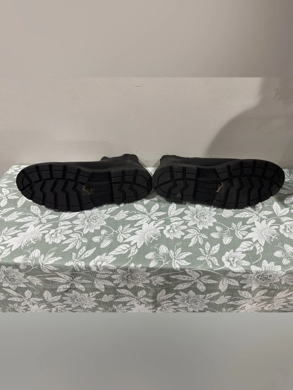 Aldo sleek black