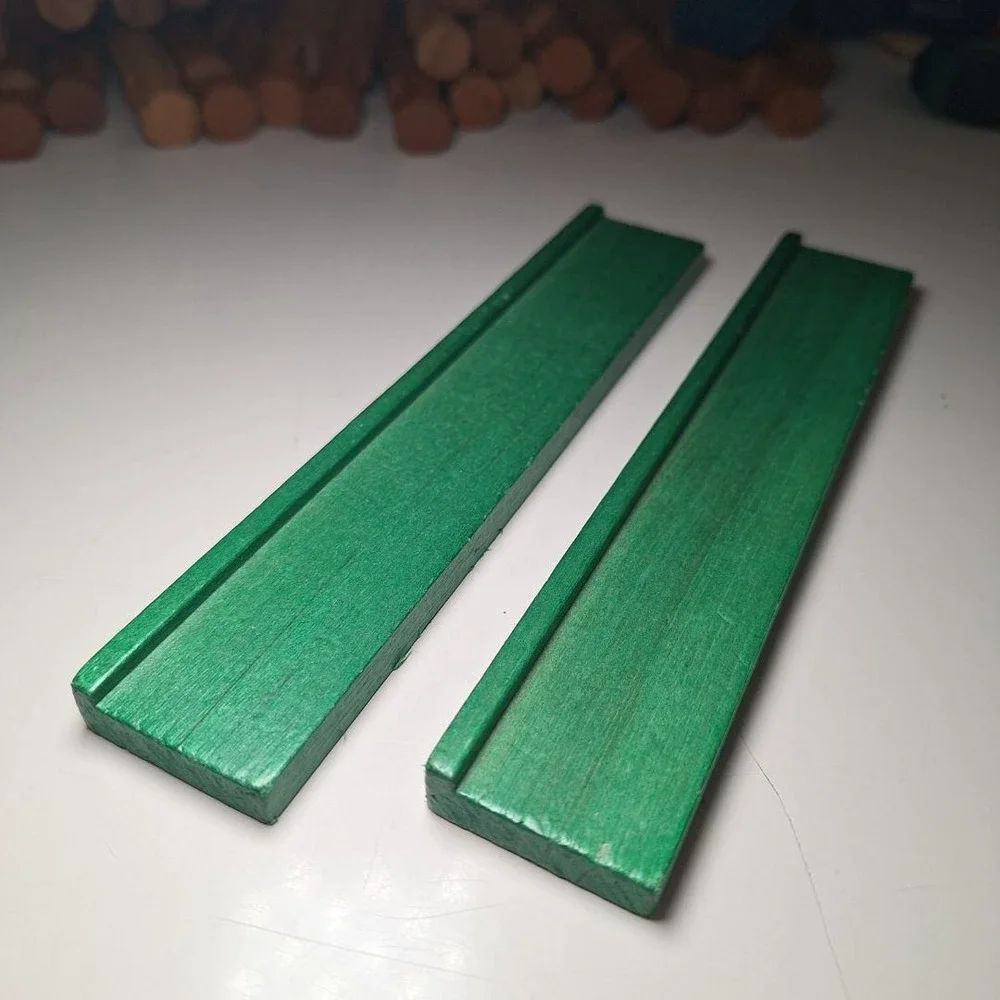 Lincoln Logs excellent wooden pieces