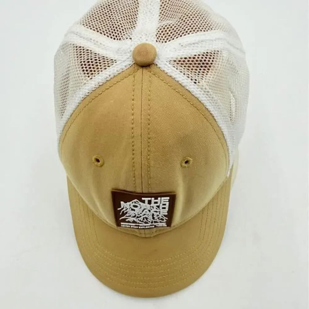 The North Face back panel adjustable