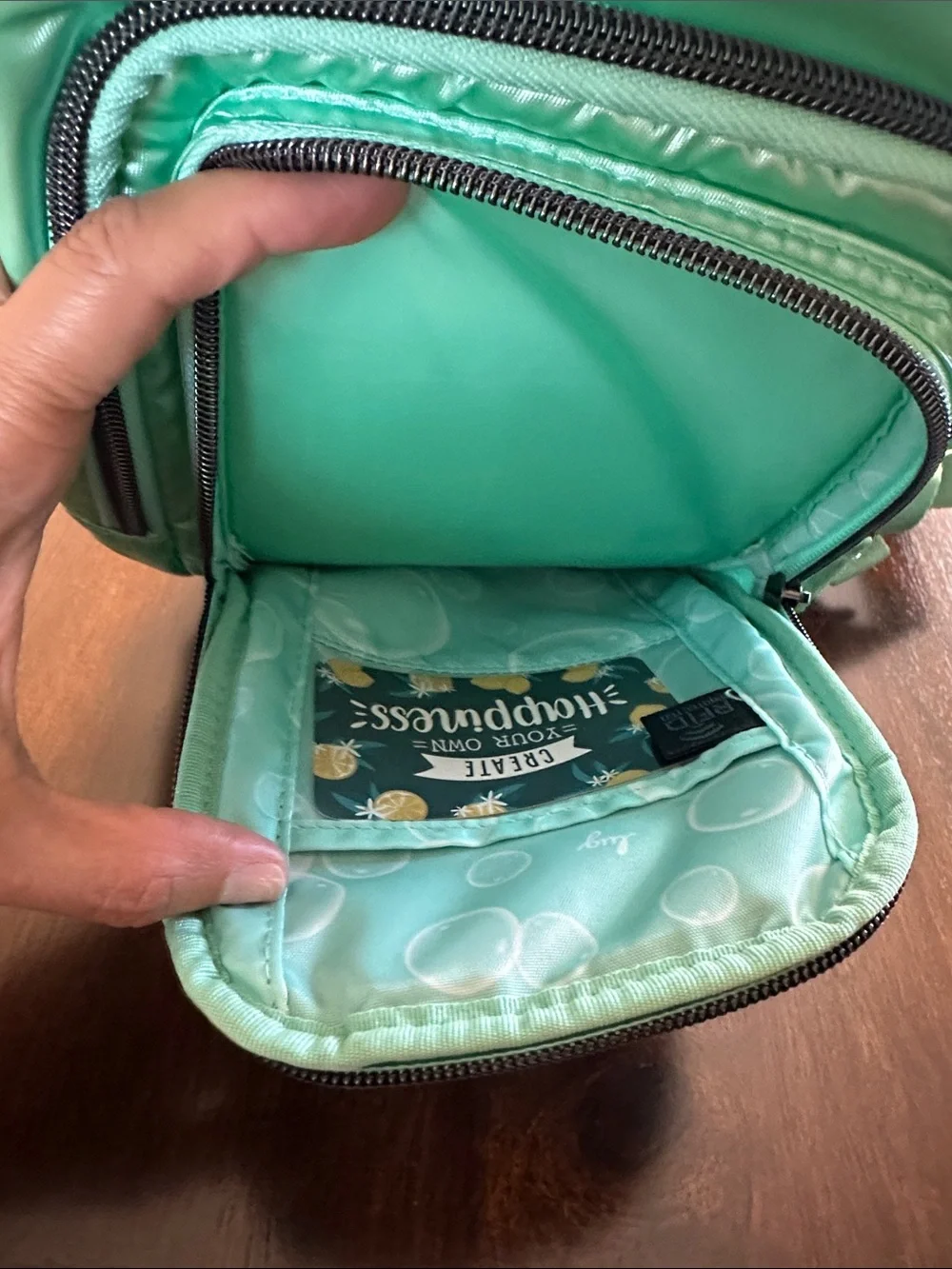 lug compact quilted