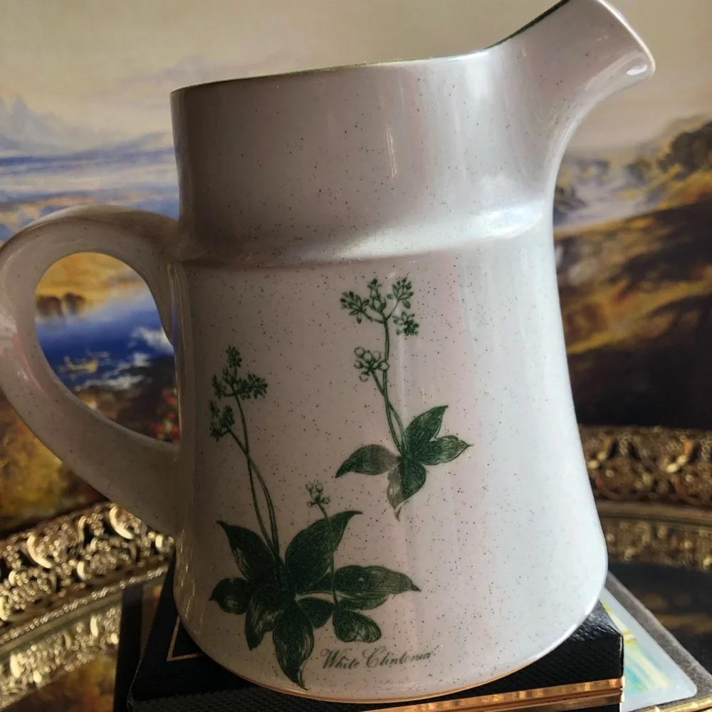 🌿VINTAGE NORITAKE Stoneware Creamer Pitcher with “Mountain Flowers” Design 💚