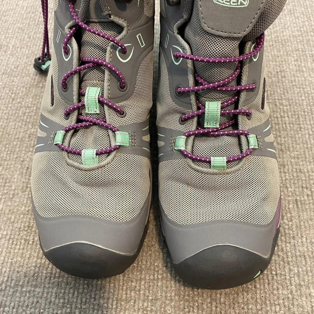 Keen lightly worn