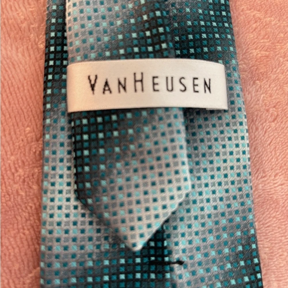 Van Heusen sophisticated tie