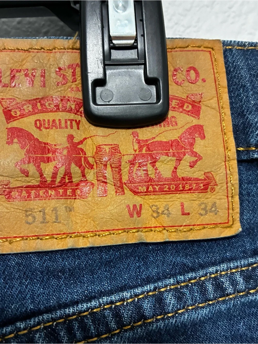 Levis slim leg