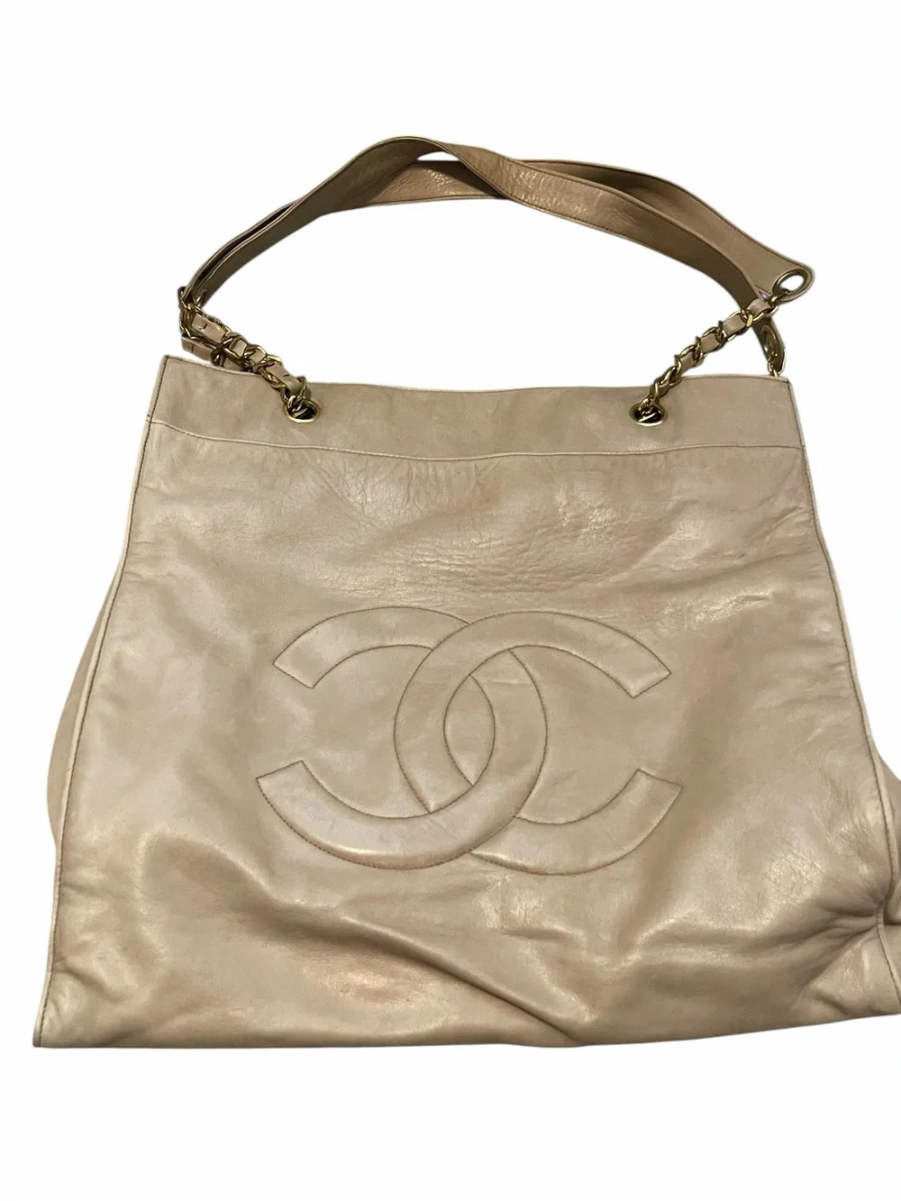 CHANEL Beige Leather Shoulder Bag with Interlocking CC