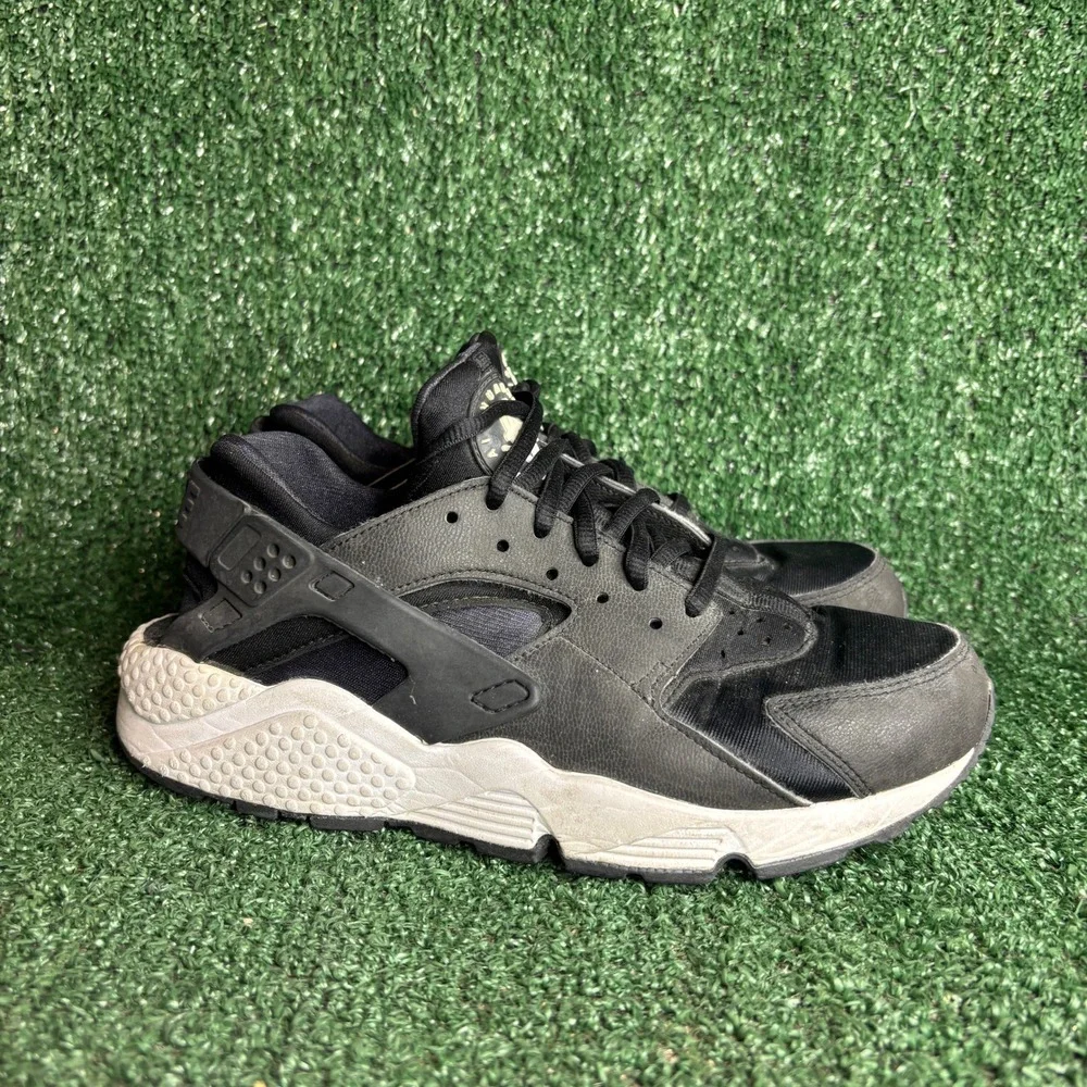 Nike Air Huarache Run Low Top Athletic Sporty Streetwear Sneaker Black Women 7.5