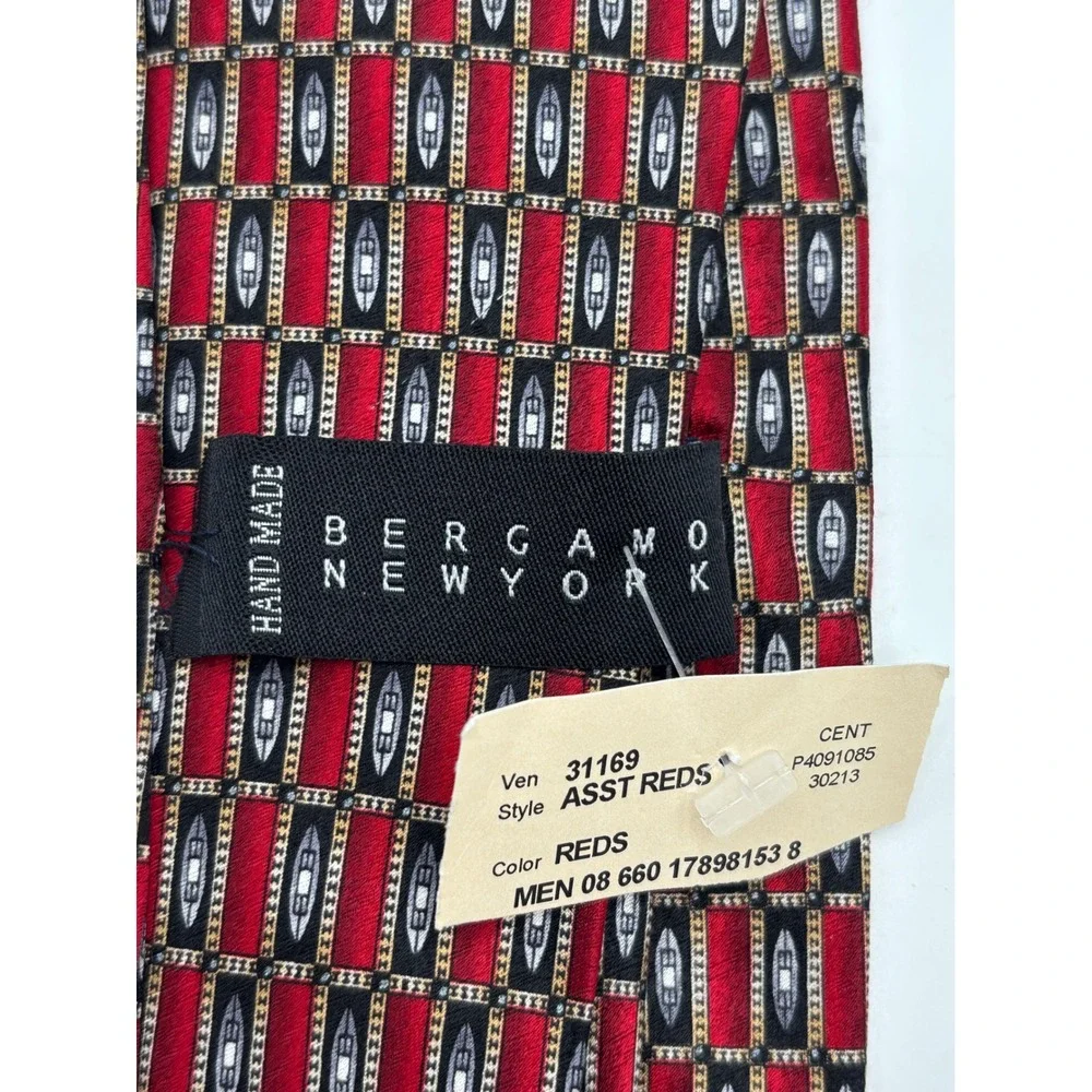 Gianfranco Ruffini Italy Men's 100% Silk Geometric Necktie Red Black Made USA