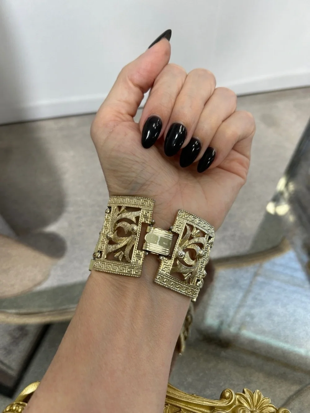 N/A elegant gold