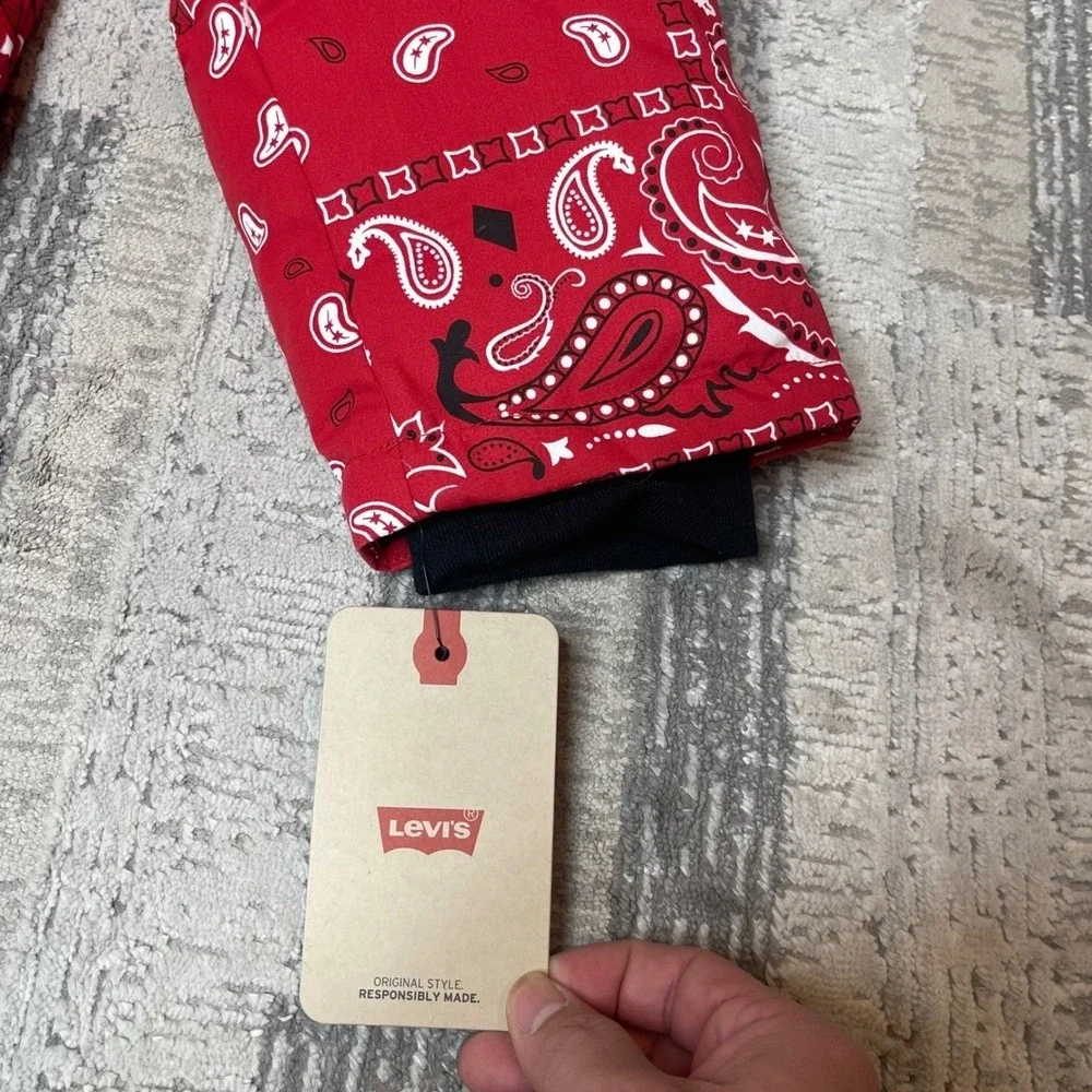 Levis new tags