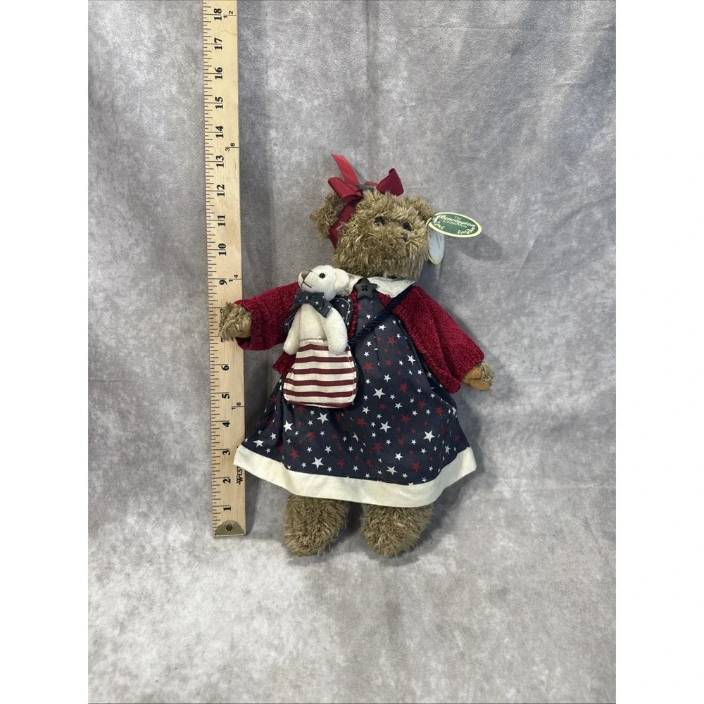 Bearington purse showcases