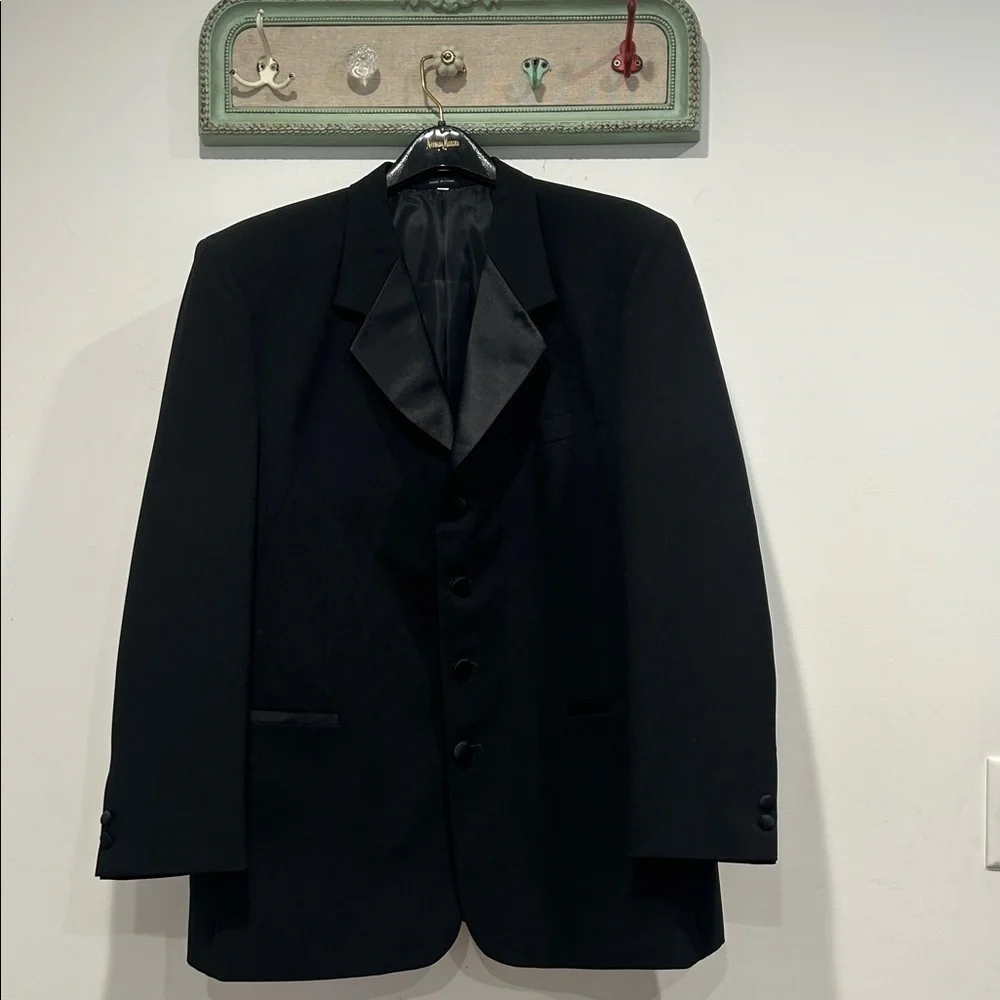 Classic Black Tuxedo Jacket me s 44r satin lapel