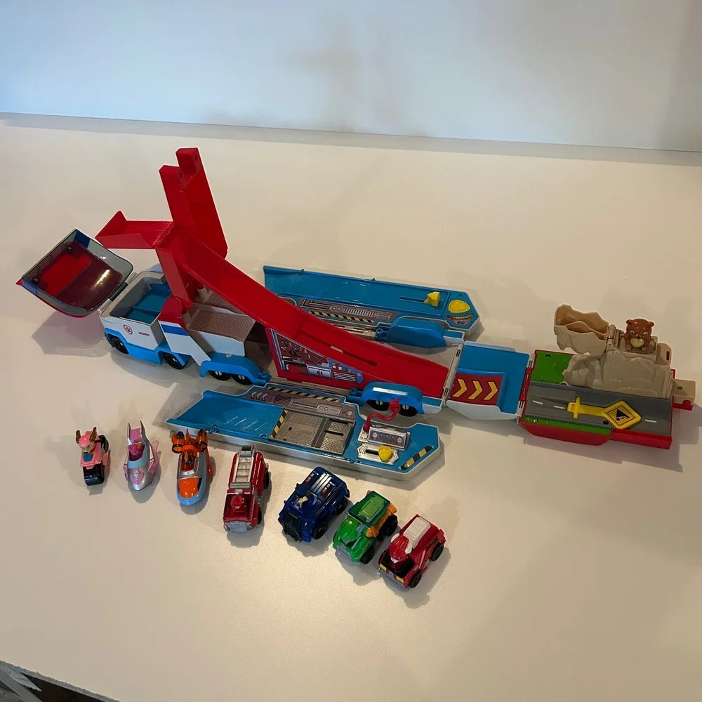 Paw Patrol Launch N Haul Patroller 2-in-1 Transforming Playset 7 Vehicles
