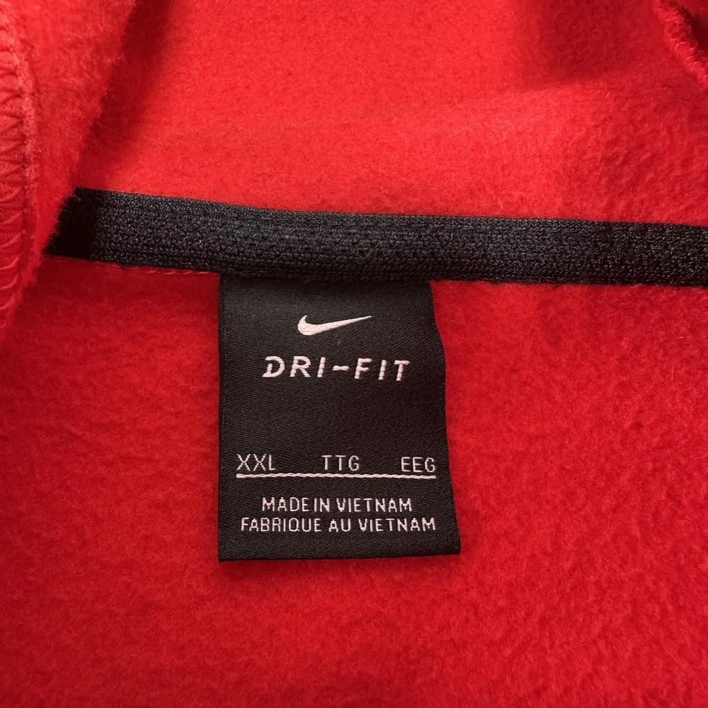 Nike tab paneled pockets