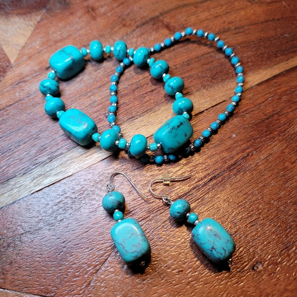 N/A vibrant turquoise