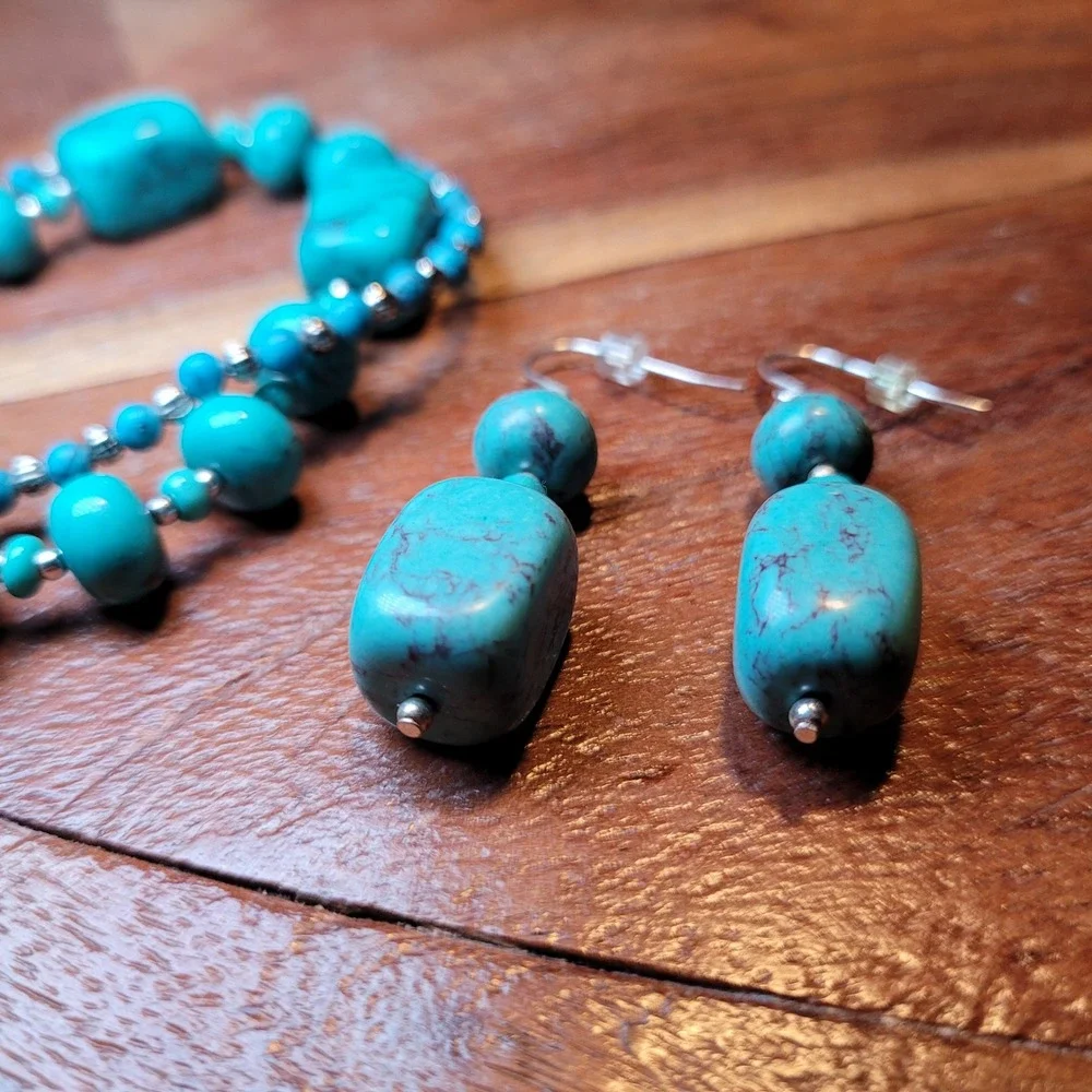 N/A vibrant turquoise