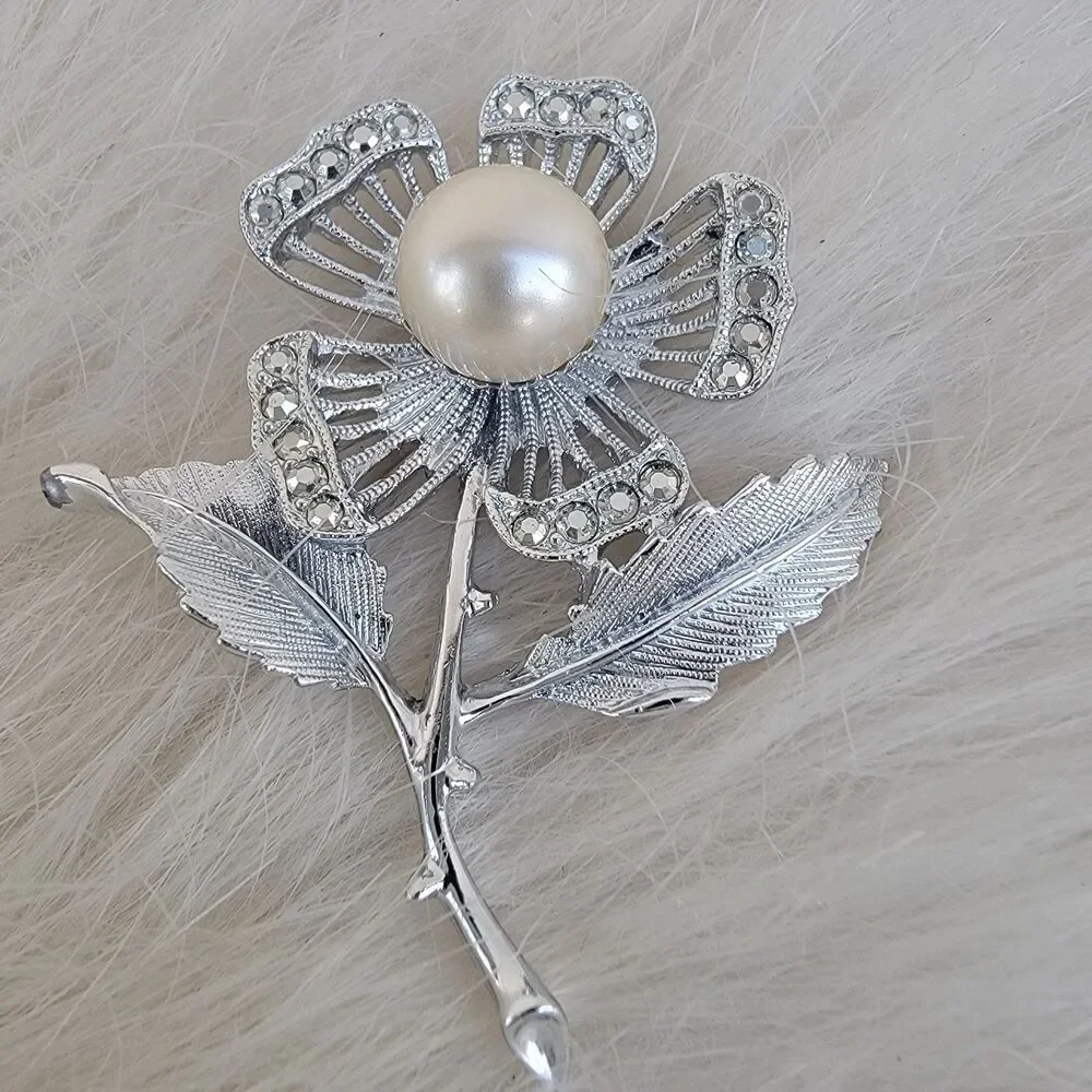 Sarah Coventry vintage inch