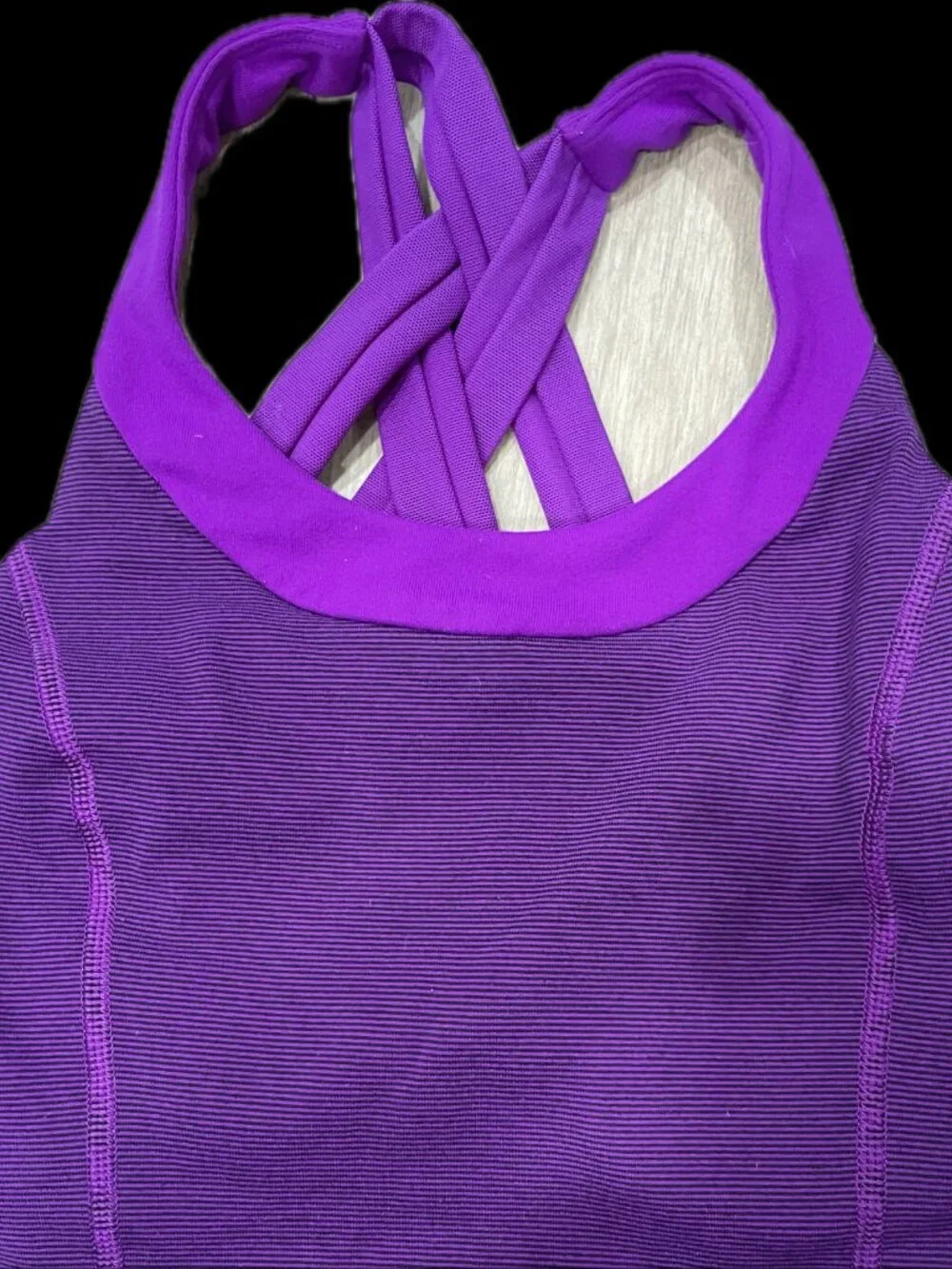 lululemon athletica •	tight lets back