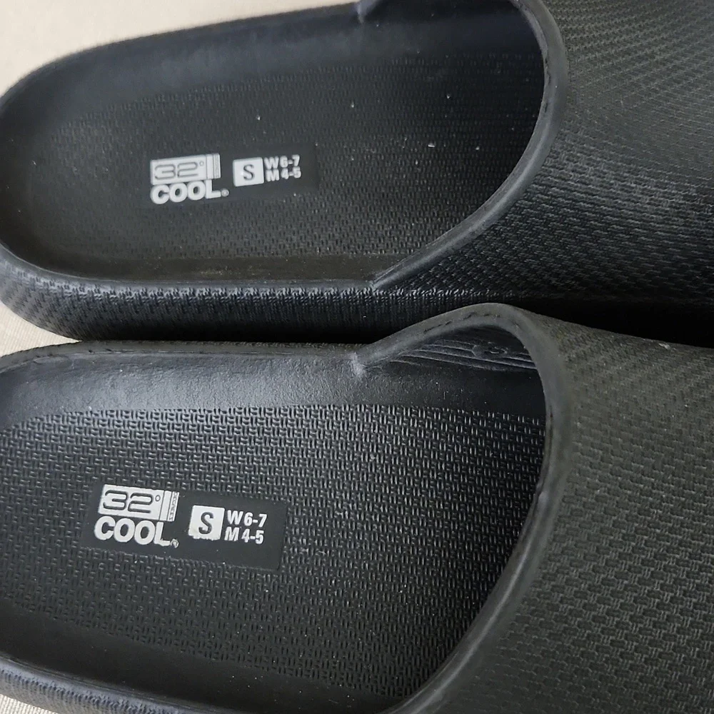 32 Degrees comfortable black