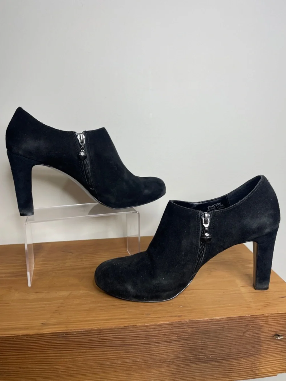 🍉 Tahari Black Suede High Heel Booties