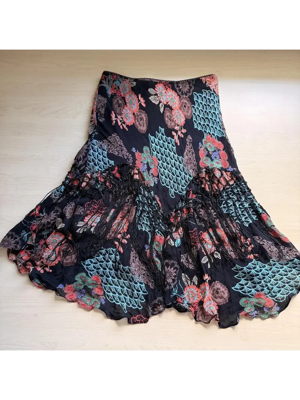 N/A black flowy