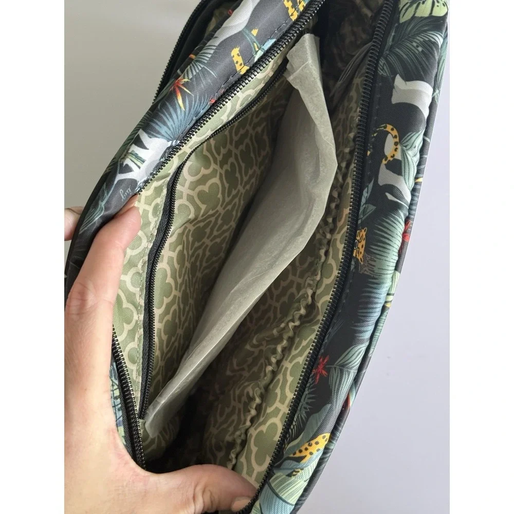 lug nwt carousel
