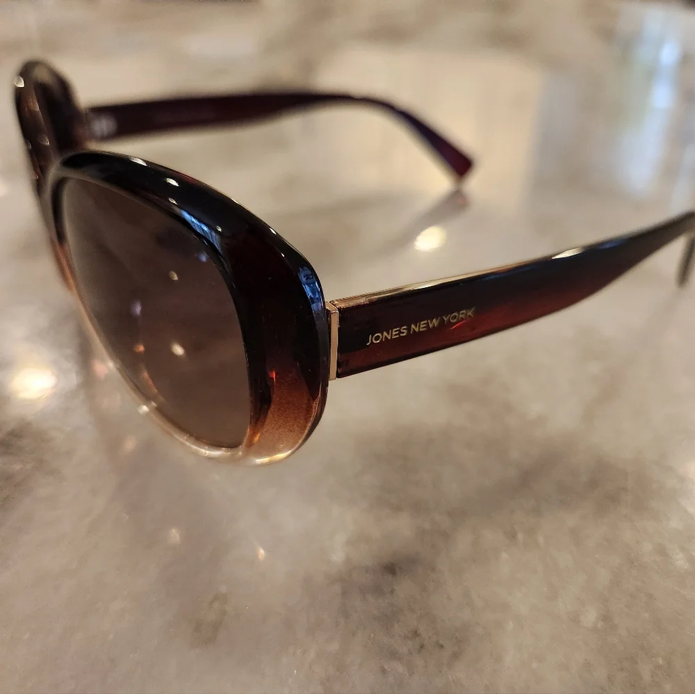 Jones New York chic stylish