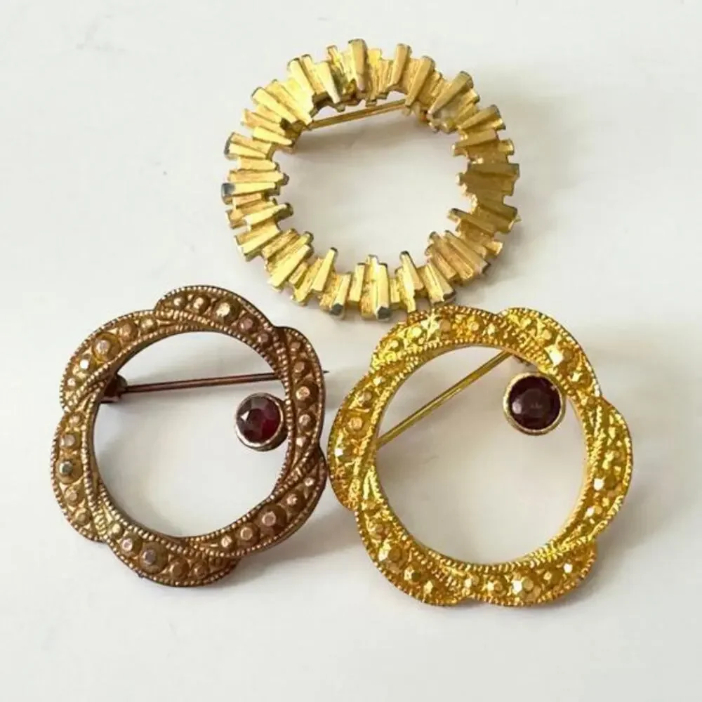 Lot of 3 Vintage Gold Tone Wreath Circle Pin Brooches Estate Jewelry 1990’s