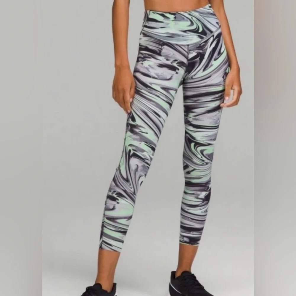 NWT Lululemon Size 2 Base Pace‎ HR Tight 25”